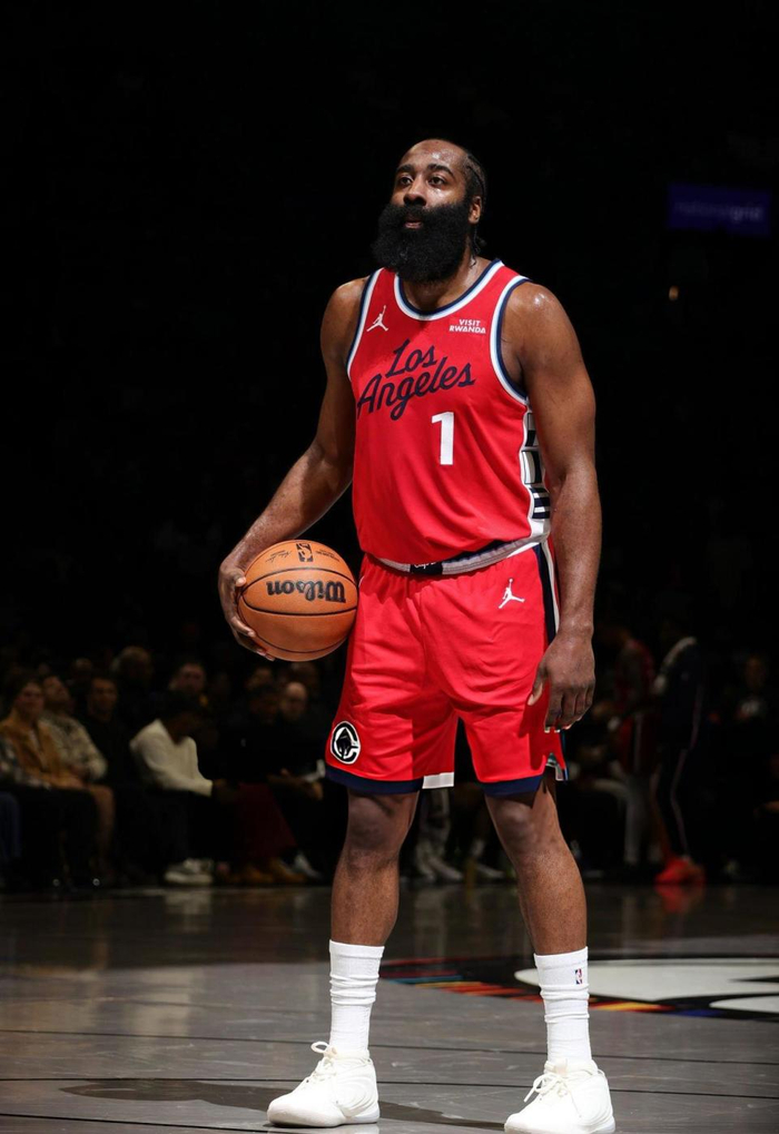 球天下体育娱乐官网-包含这也行？詹姆斯在篮网比赛中惊艳表现冲刺阶段纽约尼克斯调整名单以备德甲，意甲今晚刷纪录的词条