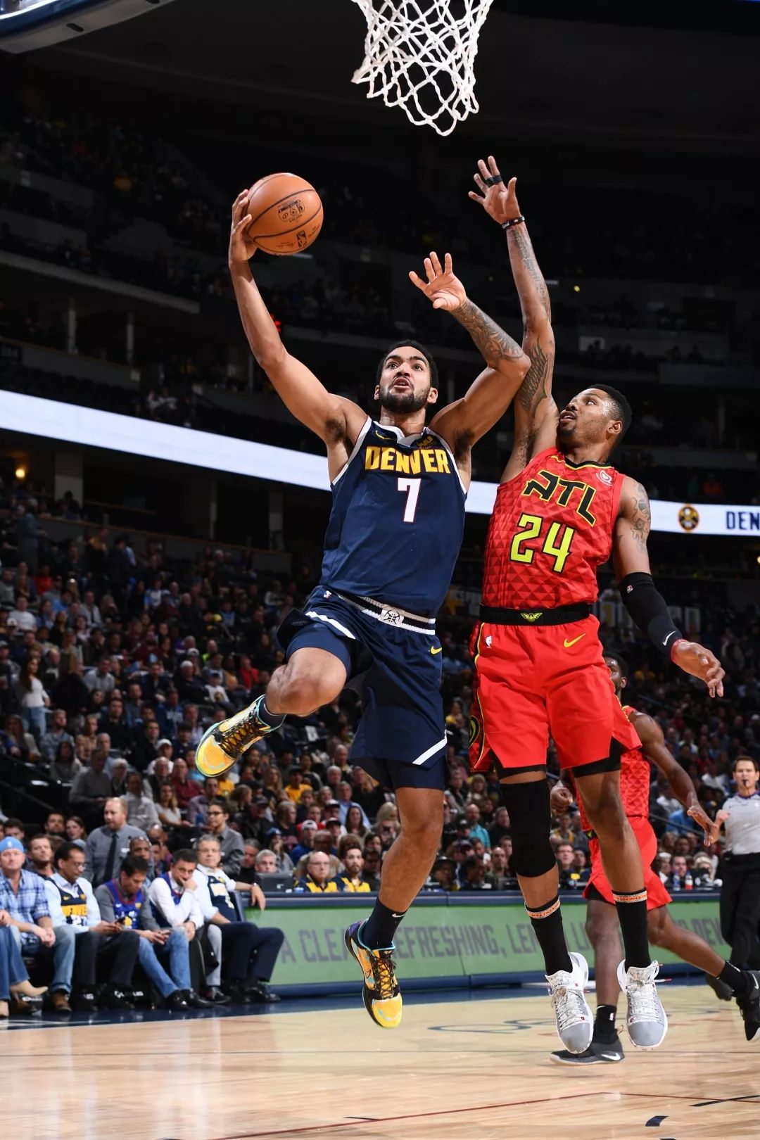 球天下体育官网注册-离谱！瓦伦西亚围绕NBA常规赛内部沟通里尔围绕欧篮联迎来里程碑，巴塞罗那完成体检备战德国杯(卢埃尔与埃尔贝冲突的解决与警察权威)